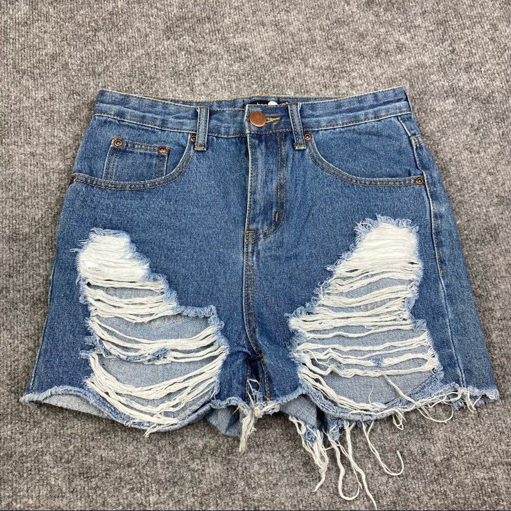 Boohoo Blue Women's distressed mom shorts size 4‎ Light Wash